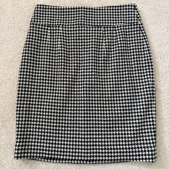 Banana Republic Houndstooth Skirt - Picture 1 of 3